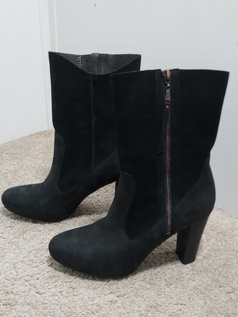 Ugg Athena BLK. Boots Suede & Leather (SIZE 8)